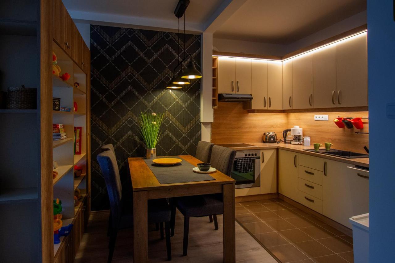 Family Residence Eger Extérieur photo