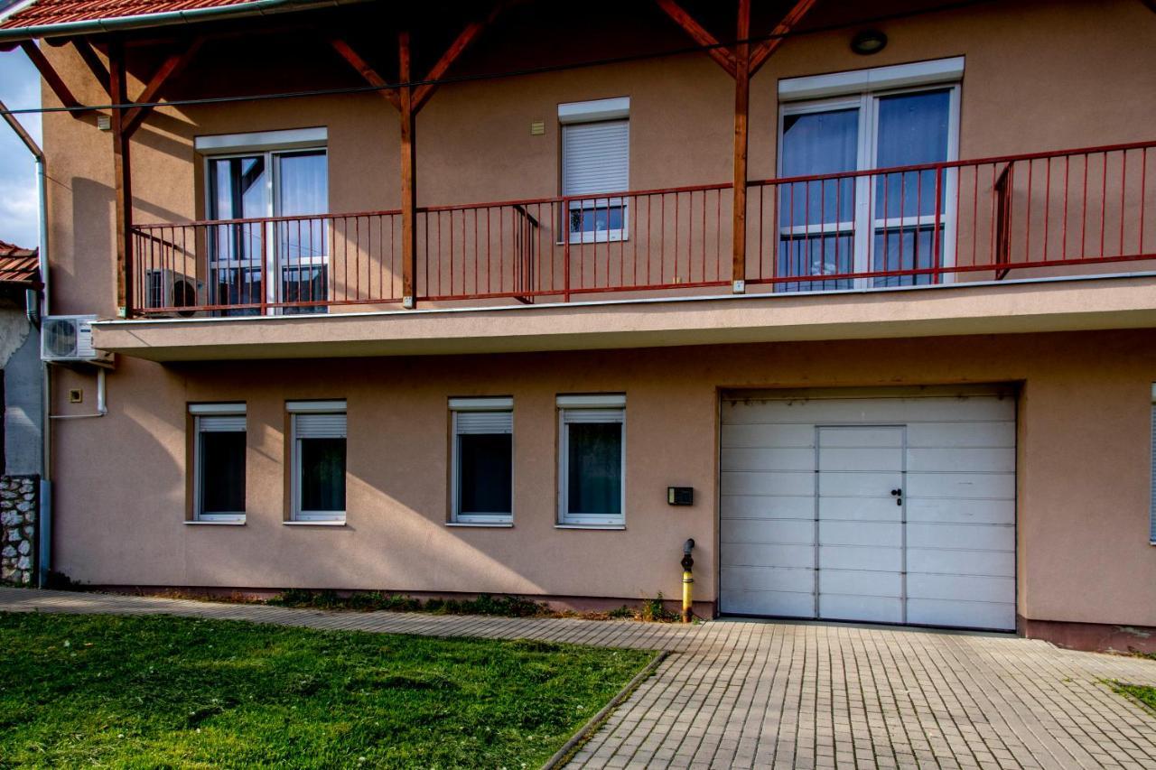 Family Residence Eger Extérieur photo