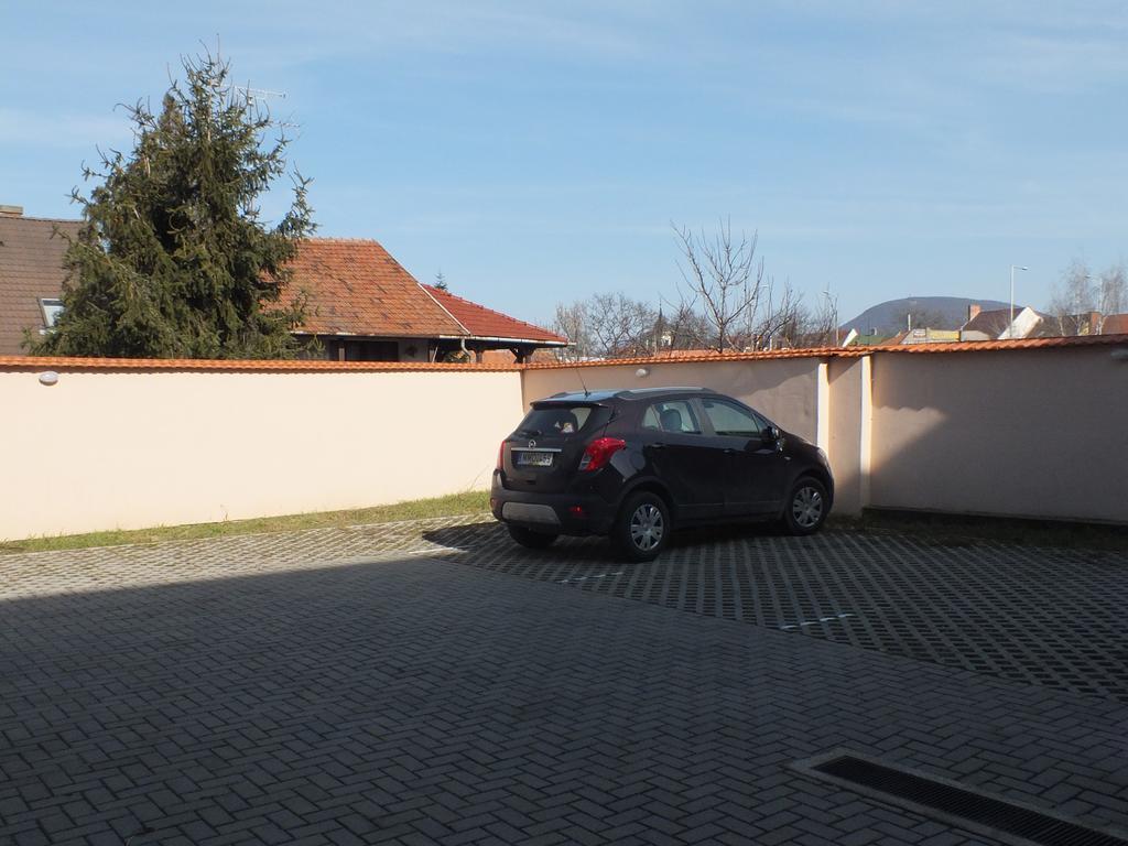 Family Residence Eger Extérieur photo